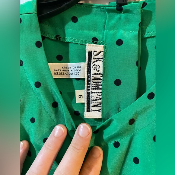Art Deco Style Vintage Green Blouse with Navy Polka Dot buttons in back size 6 - Picture 8 of 8